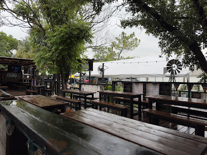 Dog Friendly Restaurant in Houston: Onion Creek