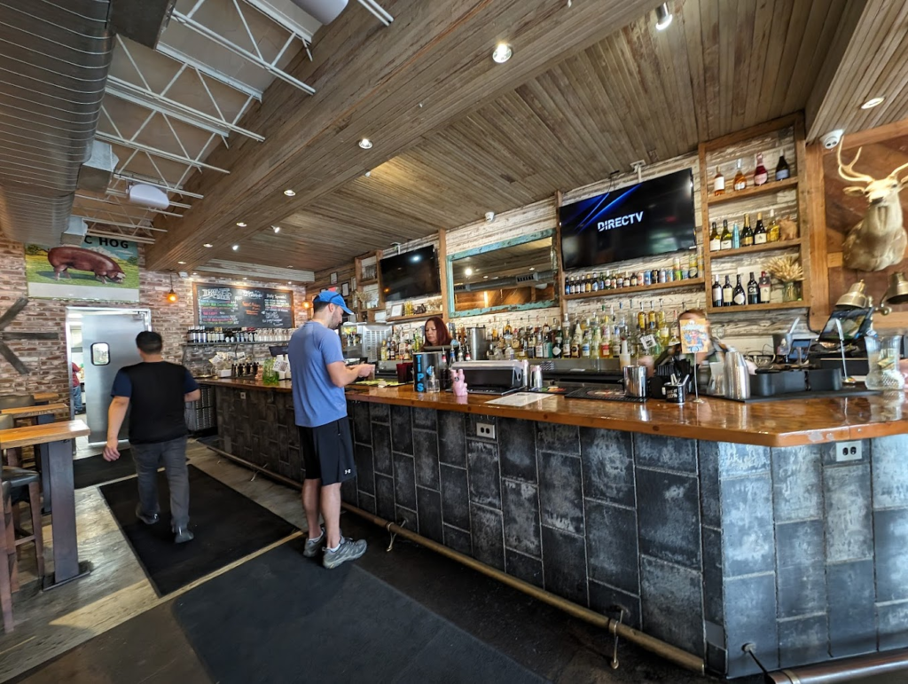 Piggy's Kitchen & Bar | Pet Friendly Restaurant