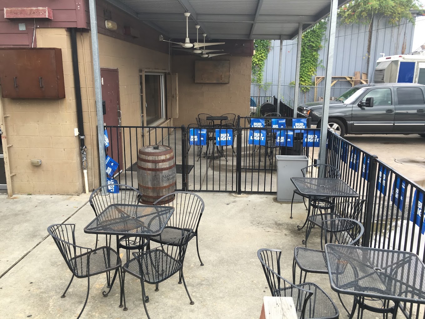 Underdogs Pub: Houston's Pet-Friendly Hangout