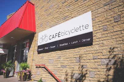 Café Bicyclette: Dog Friendly Pubs in Edmonton