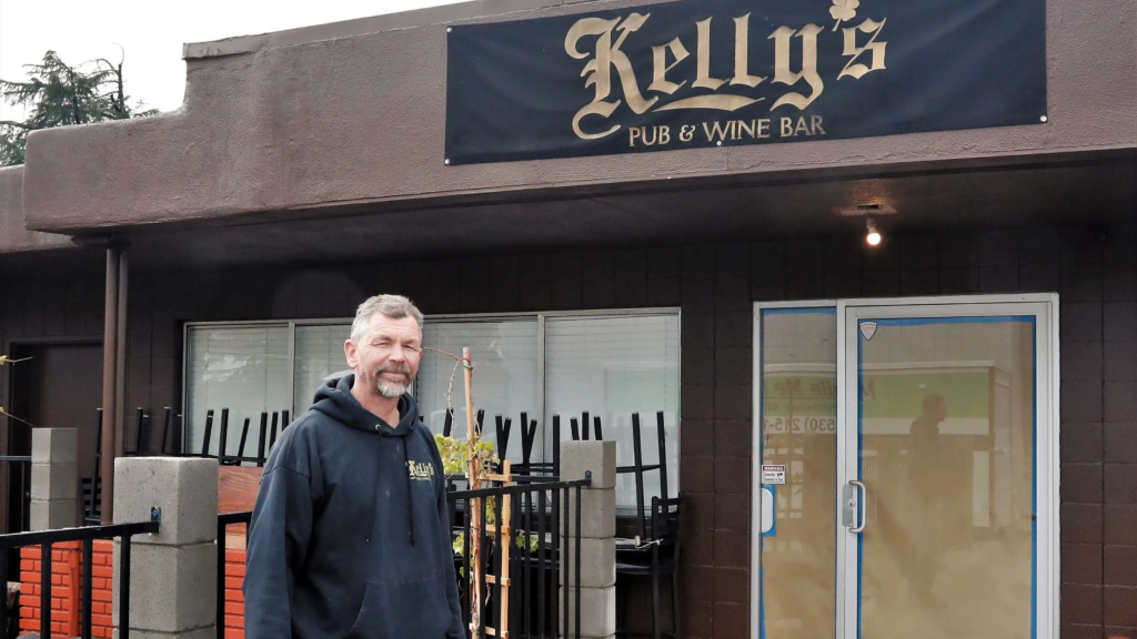 Kelly's Pub