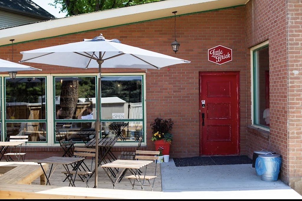 Little Brick: Dining Spots for Dog Owners