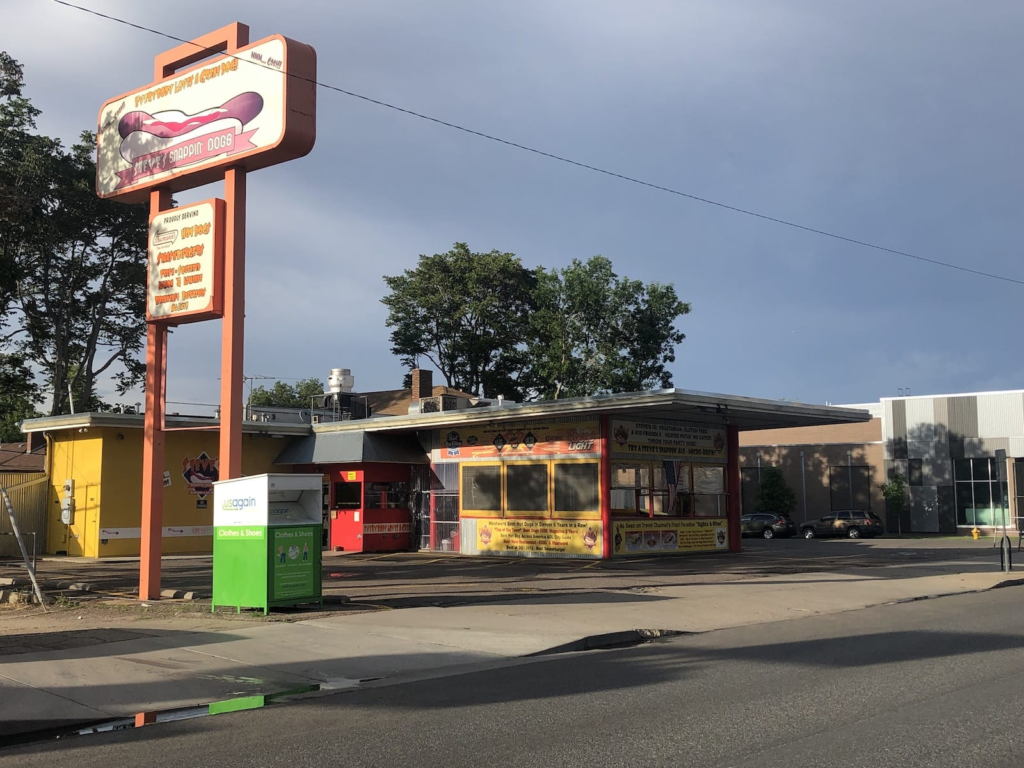 Steve's Snappin' Dog friendly restaurant