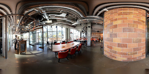 Hunters Landing: Discover Tail-Wagging Eateries!