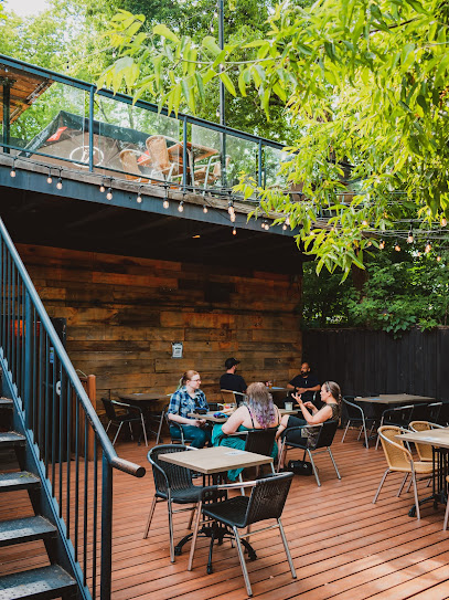 Pour House Pub and Kitchen: Your Guide to Pet-Friendly Dining!