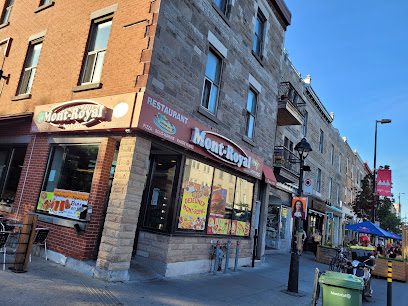 Restaurant Permitting Pets: Mont-Royal Hot Dog in Montreal