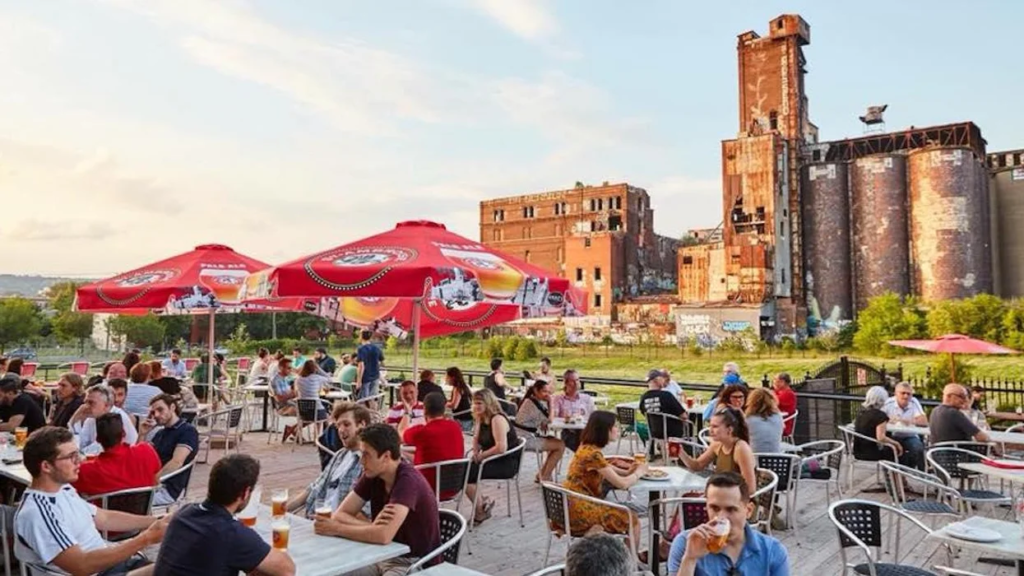 Terrasse St-Ambroise: Eateries Allowing Dogs