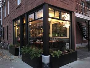 Le Chien Fumant: A Pet-Accessible Cafe
