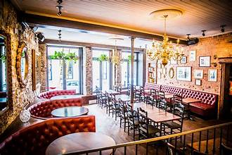 Pub Wolf & Workman: Pet Inclusive Spot in Montreal
