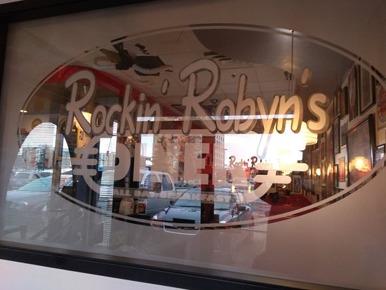 Rockin' Robyn's: Dog-Welcoming Eatery