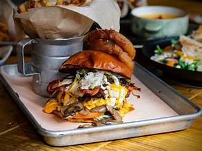 Pour House Pub and Kitchen: Your Guide to Pet-Friendly Dining!