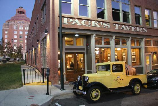 Pack's Tavern: Must-Try Dining Spots for Pet Enthusiasts!